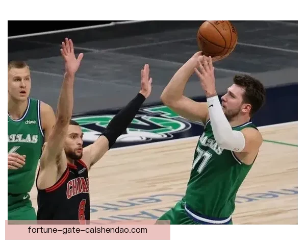 东契奇轰33分创历史最长纪录中场乌龙瞬间令人动容_3mvuihje